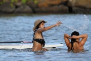 Рианна (Rihanna) Bikini Hawaii 27th Apr 2012 (86xHQ) Dec411198957202